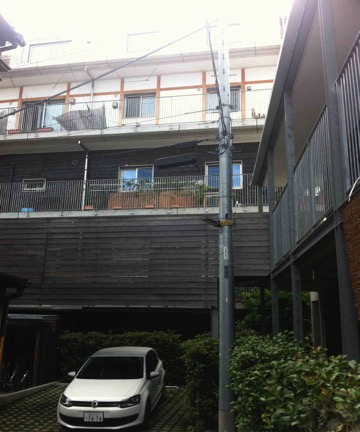 Kenju-in apartments with an outer wall of burnt cedar for non-chemical, external insulation
